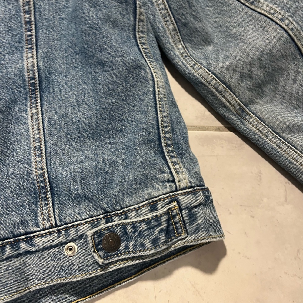 Levi’s Sherpa Trucker Distressed Wash Denim Jacket M - Picture 6 of 16